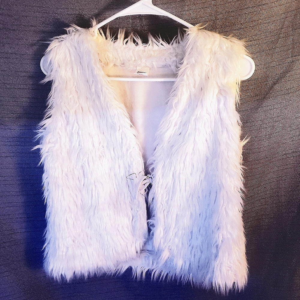 Mossimo Supply Co white faux fur vest